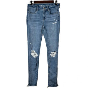 AEO • Medium Wash Distressed Raw Hem Jegging